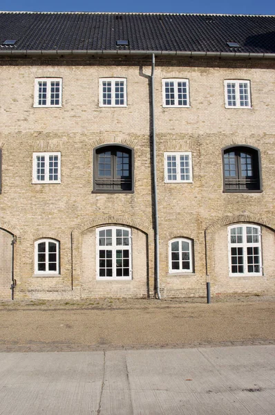 Fachada Una Casa Adosada Histórica Con Cielo Azul Claro Copenhague —  Fotos de Stock