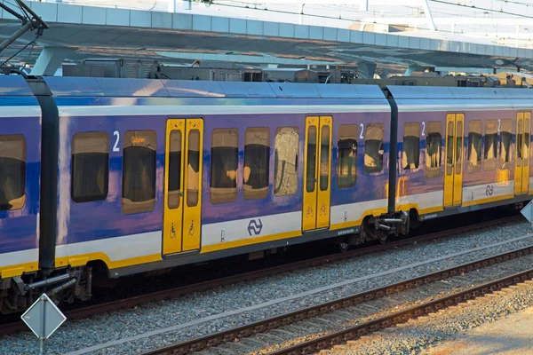 Arnheim Niederlande Juni 2023 Blauer Gelber Und Weißer Sprinter Zug — Stockfoto