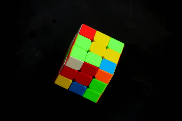 Куб Изолированный Черном Бэкгорунде — стоковое фото
