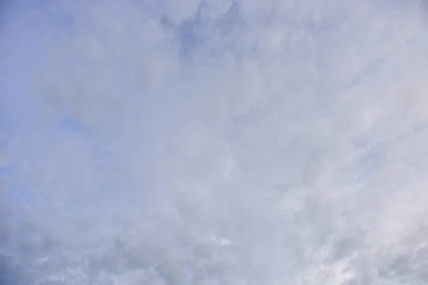 Céu Azul Pequenas Nuvens Brancas Para Fundo — Fotografia de Stock