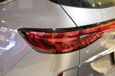 Rayong Tayland 13 Eylül 2023 Büyük otomobil satışı Laemtong mağazasında araba ışığı Rayong