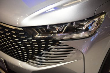 Rayong Tayland 13 Eylül 2023 Büyük otomobil satışı Laemtong mağazasında araba ışığı Rayong