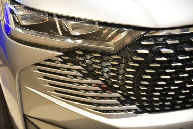 Rayong Tayland 13 Eylül 2023 Büyük otomobil satışı Laemtong mağazasında araba ışığı Rayong