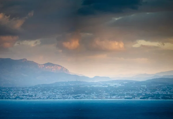 Vista Panorâmica Paisagem Marinha Mediterrânica Das Montanhas Silhuetas Contra Paisagem — Fotografia de Stock
