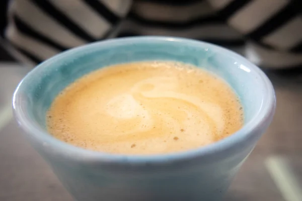 Крупним Планом Гаряча Кава Чашці Подається Столі Кухні Кафе — стокове фото