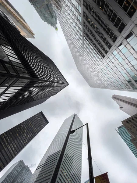 Lage Hoek Uitzicht Kantoorgebouwen Het Centrum Financiële Wijk Met Bewolkte — Stockfoto