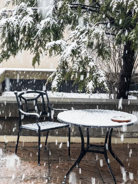 Empty Metallic Chair Table Covered Snow Sidewalk Cafe Trees Snowfall — Stock Photo, Image