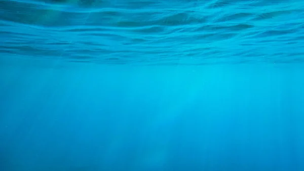 Yırtık Suyun Tam Kare Görüntüsü Mavi Deniz Manzarası — Stok fotoğraf