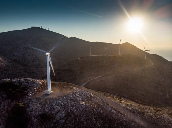 Wind Turbines Landscape Idyllic Shot Silhouette Mountain Range Bright Sun — Stock Photo, Image