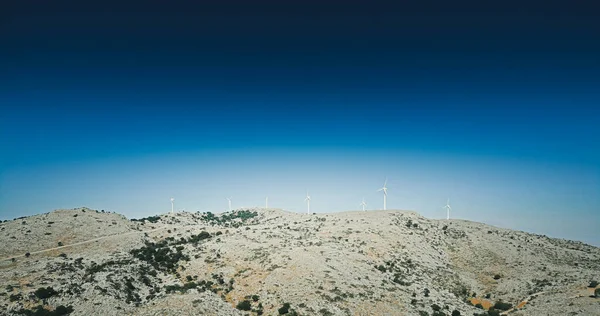 Drone Tiro Turbinas Eólicas Montanha Vista Panorâmica Paisagem Contra Céu — Fotografia de Stock