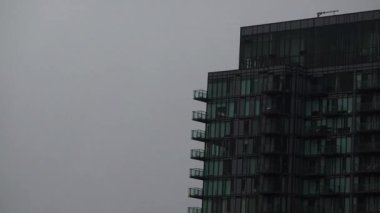 Toronto 'da cam bina, kışın apartman.