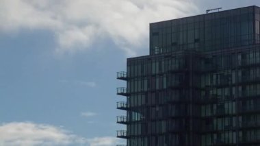 Toronto 'da cam bina, kışın apartman.