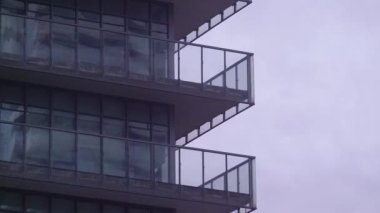 Toronto 'da cam bina, kışın apartman.