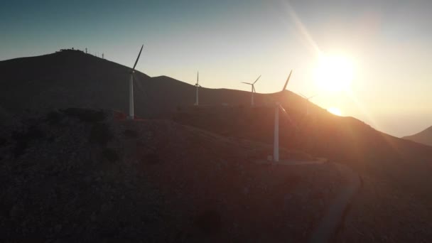 Windturbines Beweging Bergtop Bij Middellandse Zee Kreta Griekenland — Stockvideo