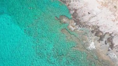 Tropikal iklim sırasında Akdeniz 'in havadan ve sakin manzarası