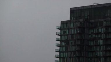 Toronto 'da cam bina, kışın apartman.