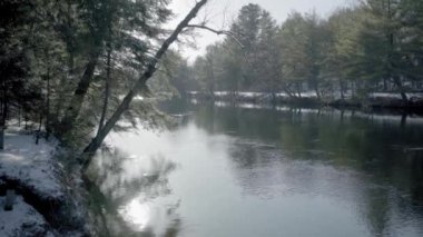 Nehirle Ontario 'da güzel bir kış