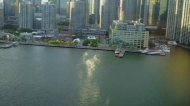 Toronto, Ontario üzerinden uçuyor Kanada 'da yazın 4K