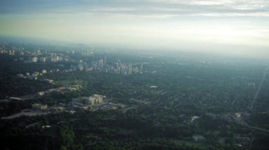 Toronto, Ontario üzerinden uçuyor Kanada 'da yazın 4K