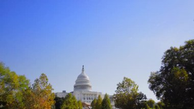 Güneşli bir günde Washington D.C. Capitol Hill 'de video çekimi.