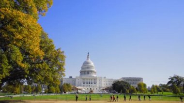 Güneşli bir günde Washington D.C. Capitol Hill 'de video çekimi.
