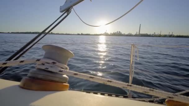 Navegación Barco Contra Cielo — Vídeos de Stock
