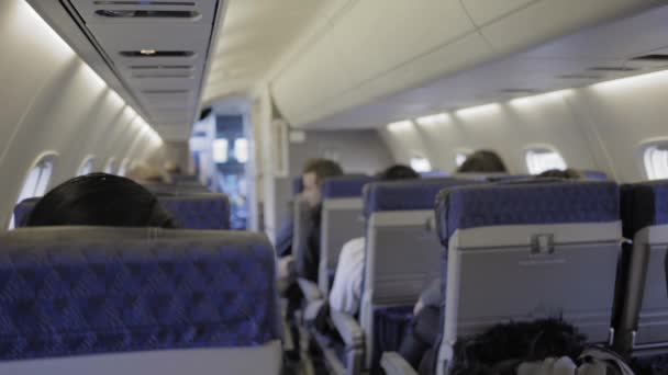 乘客座位上的飞机的内部 — 图库视频影像