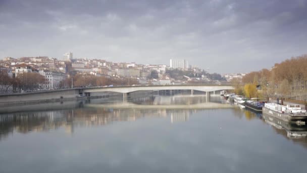 Θέα Στην Πόλη Της Λυών Γαλλία Θέα Στον Ποταμό — Αρχείο Βίντεο