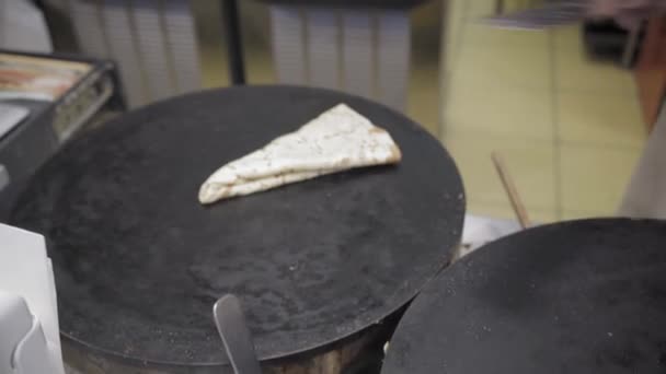 Francouzský Vaření Crepe Pozadí Zavřít — Stock video