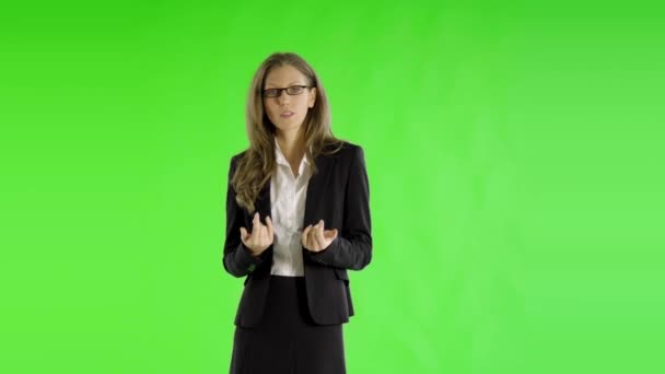 Junge Schöne Geschäftsfrau Spricht Auf Grünem Bildschirm — Stockvideo