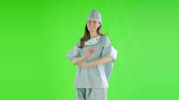 Kavkazská Žena Lékař Pažemi Křížení Zelené Obrazovce — Stock video