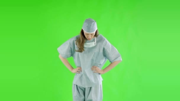 緑の画面で動揺白人女性医師 — ストック動画