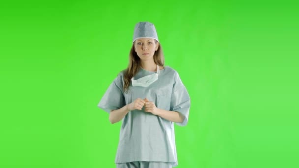 Kaukasische Ärztin Gestikuliert Auf Grünem Bildschirm — Stockvideo