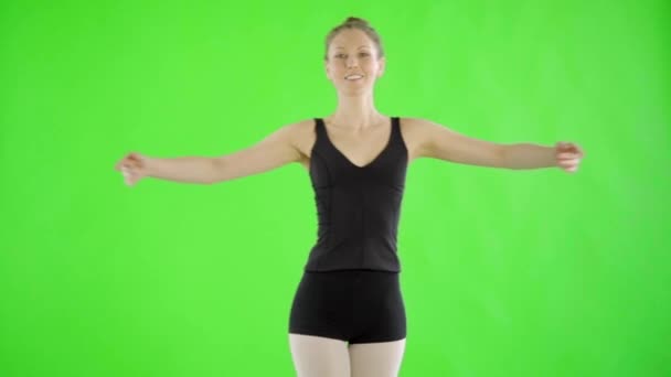 Junge Ballerina Mit Ballettbewegungen Auf Green Screen Chroma Key — Stockvideo
