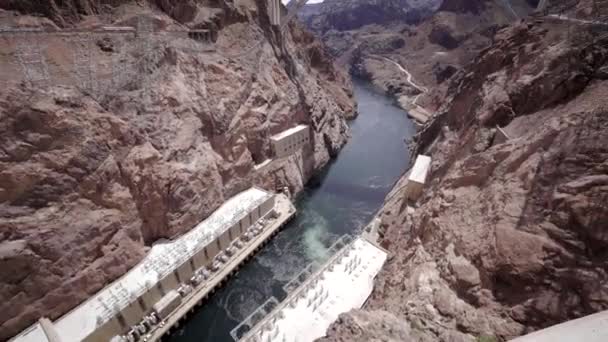 Arizona河和Nevada河之间的胡佛大坝附近的桥 — 图库视频影像