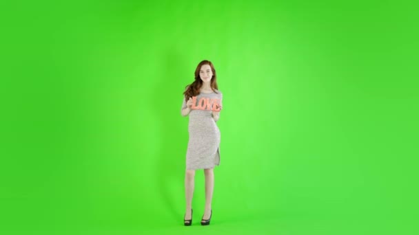 Белая Женщина Повседневной Длинной Одежде Agatst Студии Зеленый Экран — стоковое видео