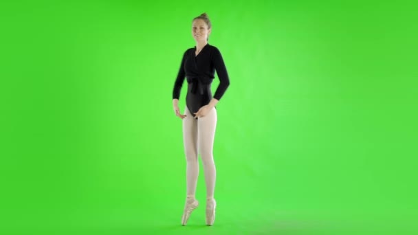 Junge Ballerina Mit Ballettbewegungen Auf Green Screen Chroma Key — Stockvideo