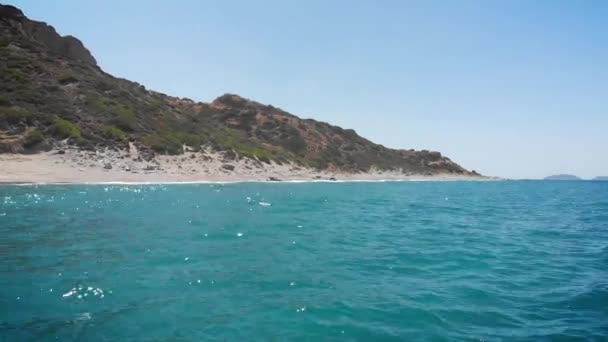 Vista Aérea Playa Ligres Montaña Cubierta Musgo Creta Grecia — Vídeo de stock