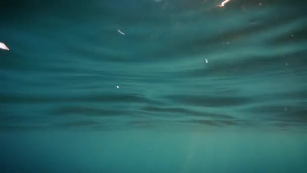 带镜头照明弹的水下视图 — 图库视频影像