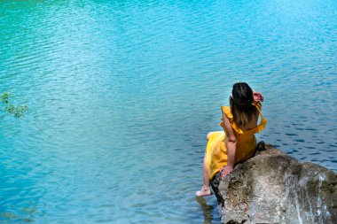 Su üzerinde yürüyorum Gün doğumunda