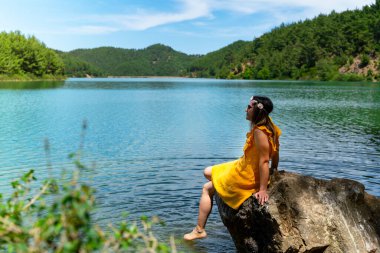 Su üzerinde yürüyorum Gün doğumunda