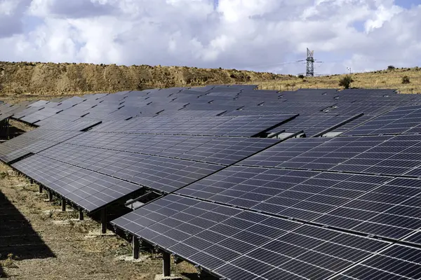 Solpanel Blå Himmel Bakgrund Alternativ Energi Koncept Solkraftverk För Att Stockfoto