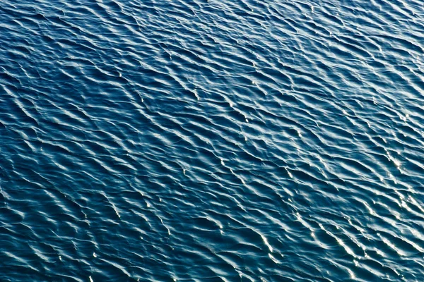 Jasnoniebieski Gradientowy Kolor Abstrakcyjne Tło Falistej Powierzchni Morza — Zdjęcie stockowe