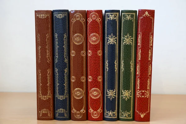 Various Vintage Cover Books Series Lined Bookshelf — Stock Photo, Image