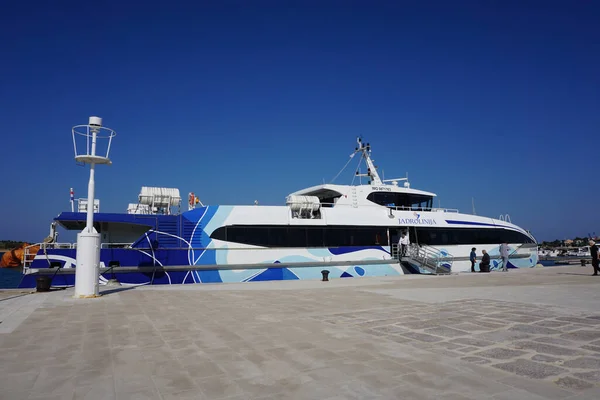 Novalja Croazia Maggio 2023 Nuovo Catamarano Puntamika Vela Città Turistica — Foto Stock