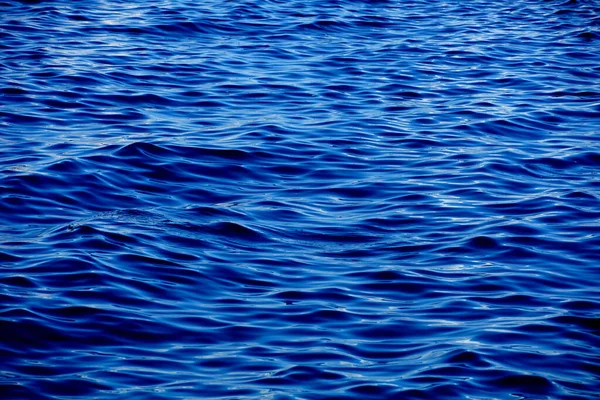 Atrament Niebieski Intensywny Odcień Fal Powierzchni Morza — Zdjęcie stockowe