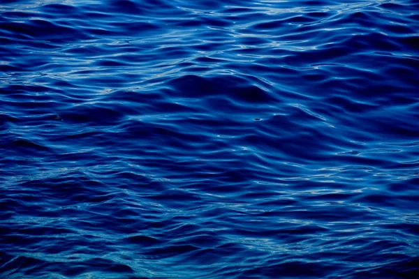 Abstrato Superfície Azul Escura Mar Profundo Durante Dia Ventoso — Fotografia de Stock