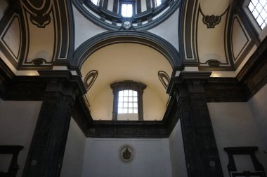 Napoli 'deki ortaçağ kilisesinin tavanı Chiesa di San Severo al Pendino
