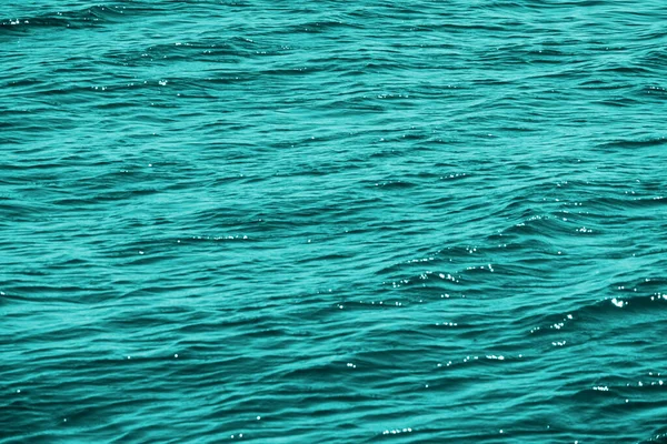 Emerald Grön Färgad Yta Havsvatten Med Vågor Abstrakt Bakgrund — Stockfoto