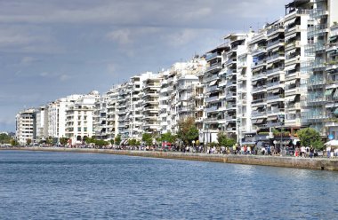 Selanik, Yunanistan, 12 Ekim. Selanik, deniz kıyısındaki ana gezinti alanı.